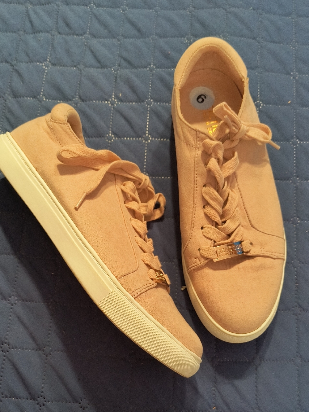 Kenneth Cole Joey Casual Suede Sneakers in Pink